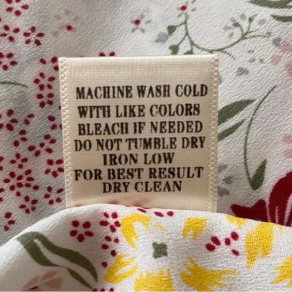 💥Very J  Ruffle Floral Print Bell Sleeve Blouse Multicolor M - Picture 9 of 9